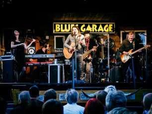 Ray Wilson & Band @ Motel California